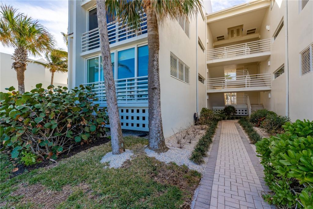 8416 Oceanside Drive, Unit F12, Vero Beach, FL 32963 Photo