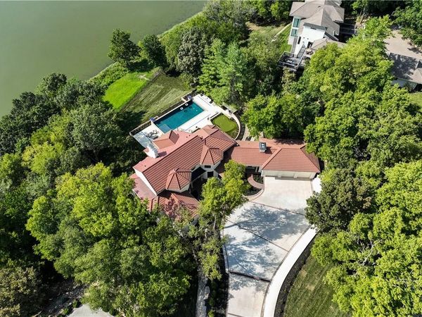 17040 S Highland Ridge Drive, Loch Lloyd, MO 64012