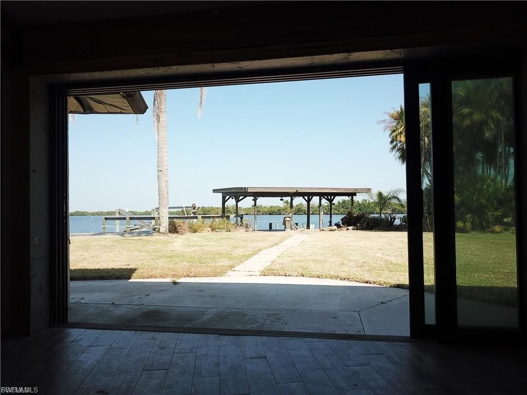 5211 Lake Caloosa Dr, Fort Myers, FL 33905 Photo