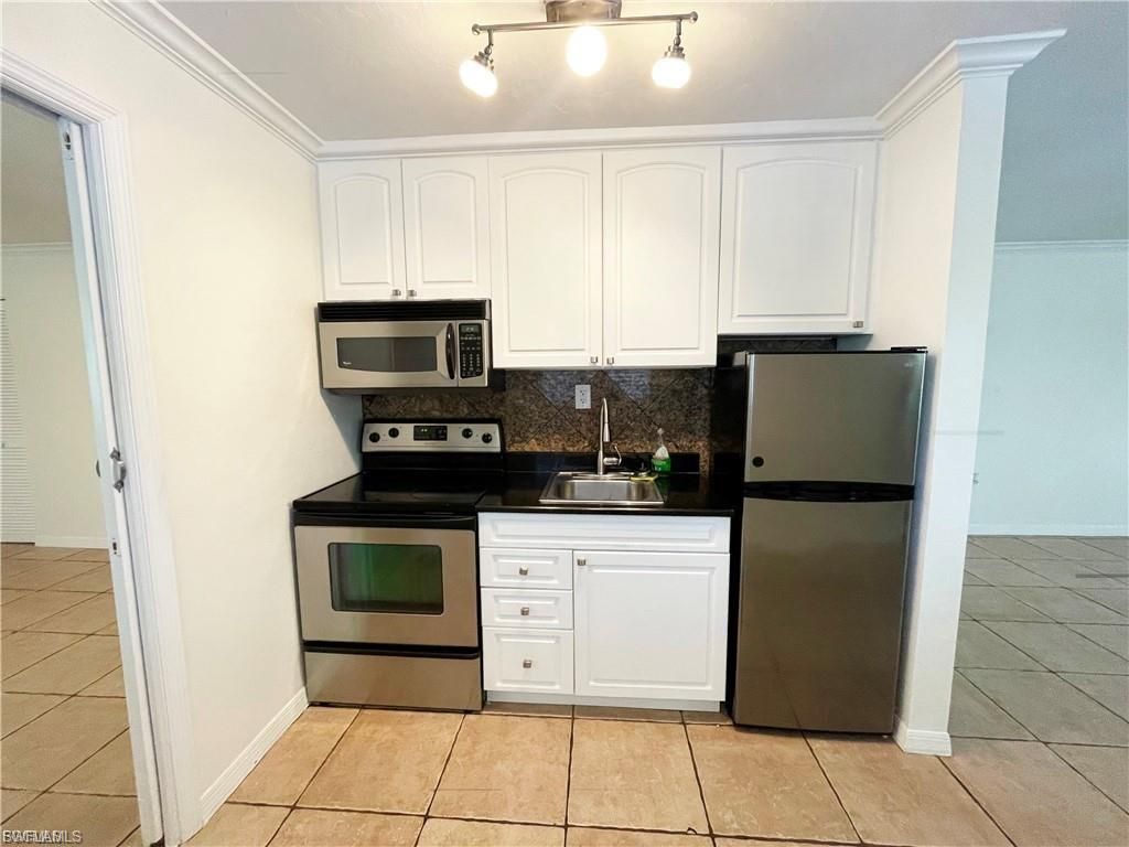 8162 Country Rd, Unit 201, Fort Myers, FL 33919 Photo