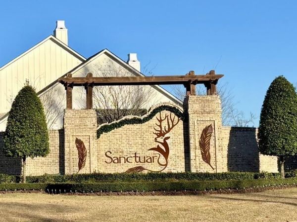 Sanctuary Ave, Baton Rouge, LA 70817