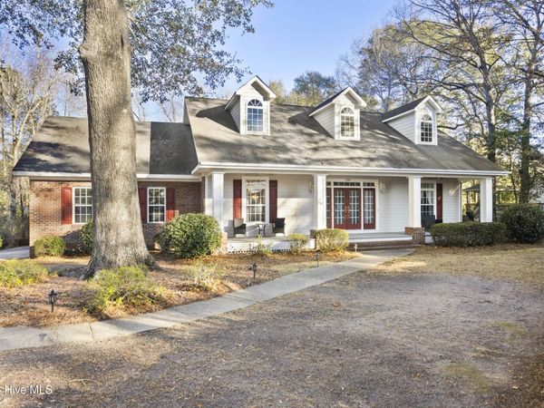 286 Gooseneck Road W, Rocky Point, NC 28457