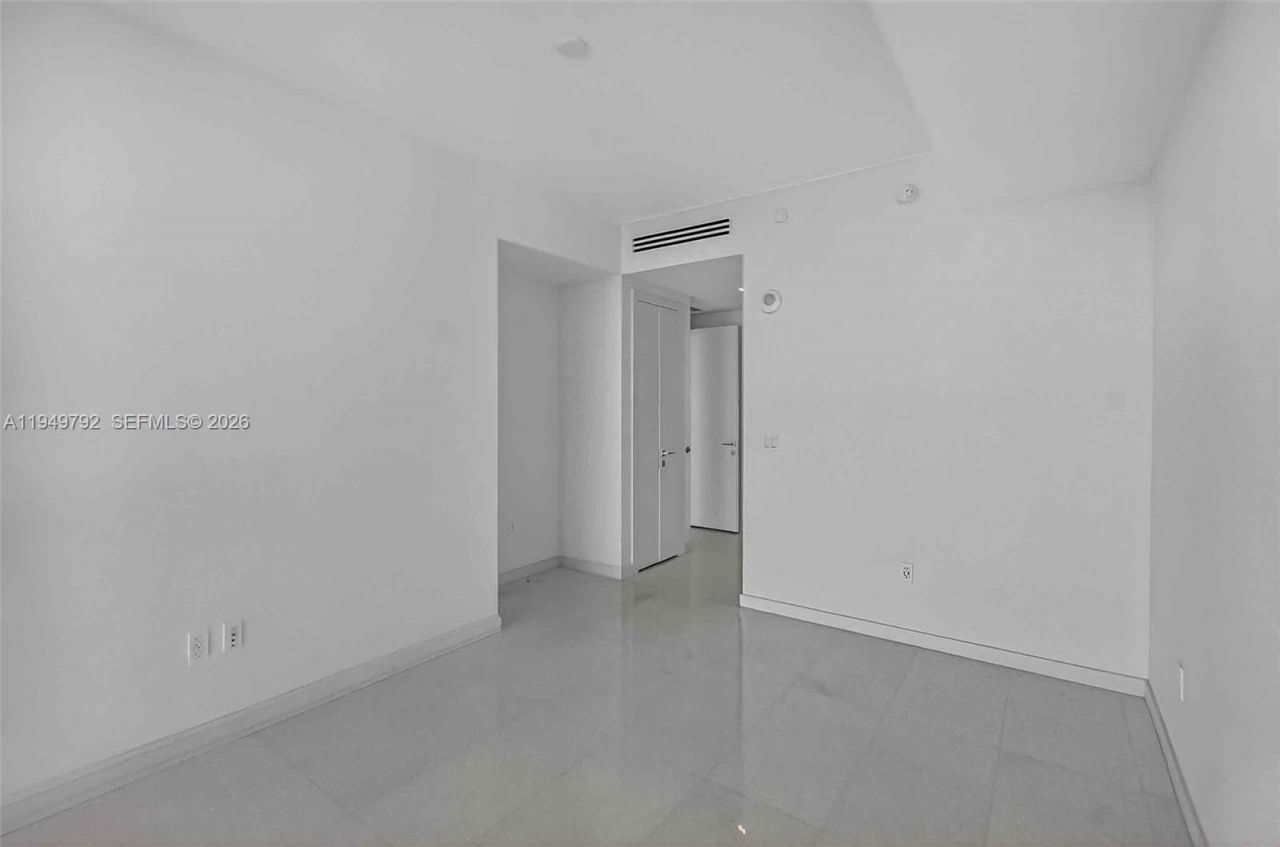 300 N Biscayne Boulevard Way, Unit 4809W, Miami, FL 33131 Photo