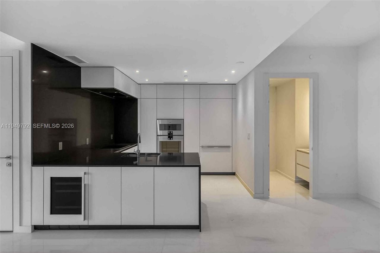 300 N Biscayne Boulevard Way, Unit 4809W, Miami, FL 33131 Photo