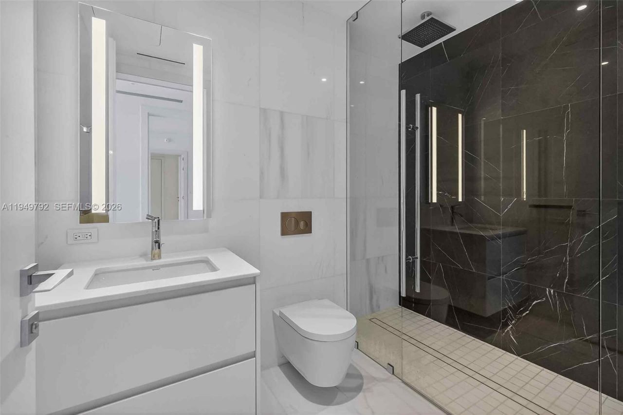 300 N Biscayne Boulevard Way, Unit 4809W, Miami, FL 33131 Photo