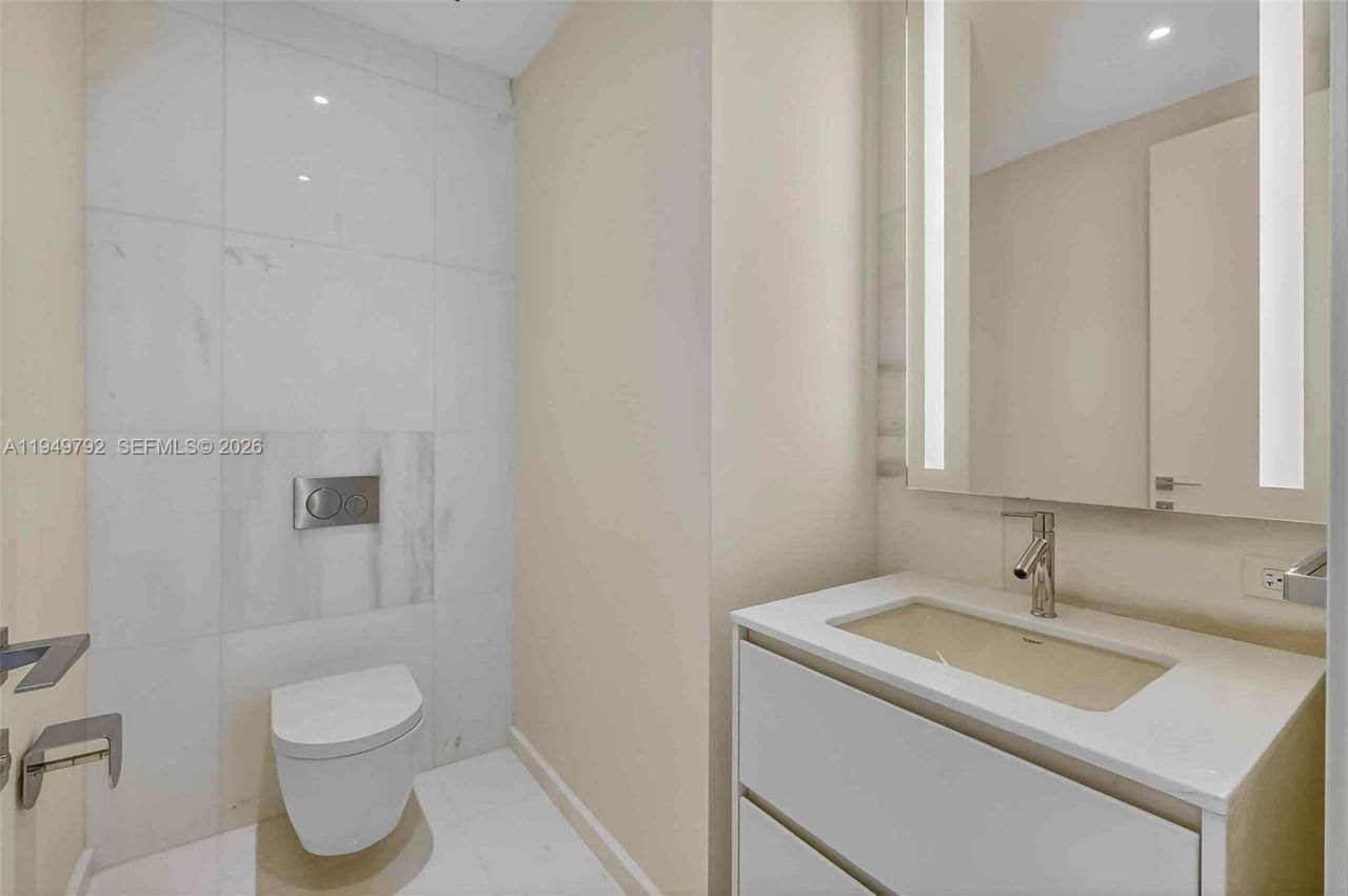 300 N Biscayne Boulevard Way, Unit 4809W, Miami, FL 33131 Photo