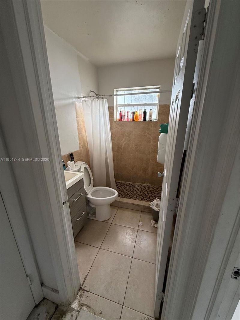 2200 NW 110th St, Miami, FL 33167 Photo