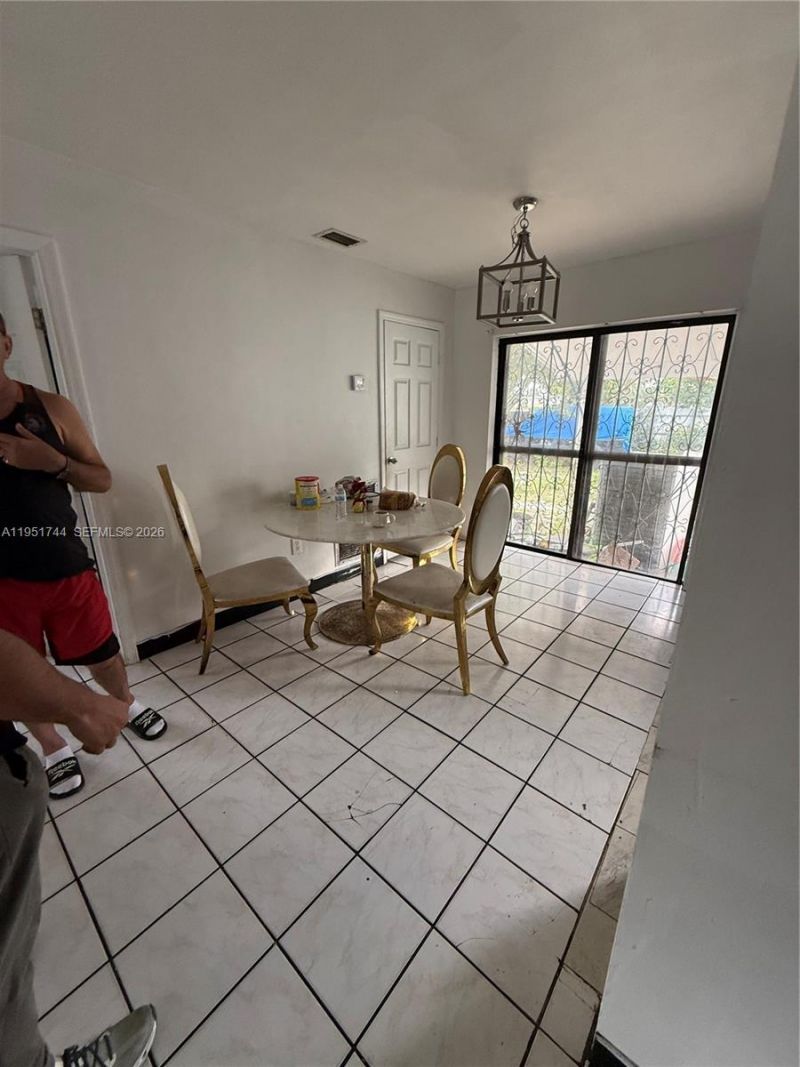 2200 NW 110th St, Miami, FL 33167 Photo