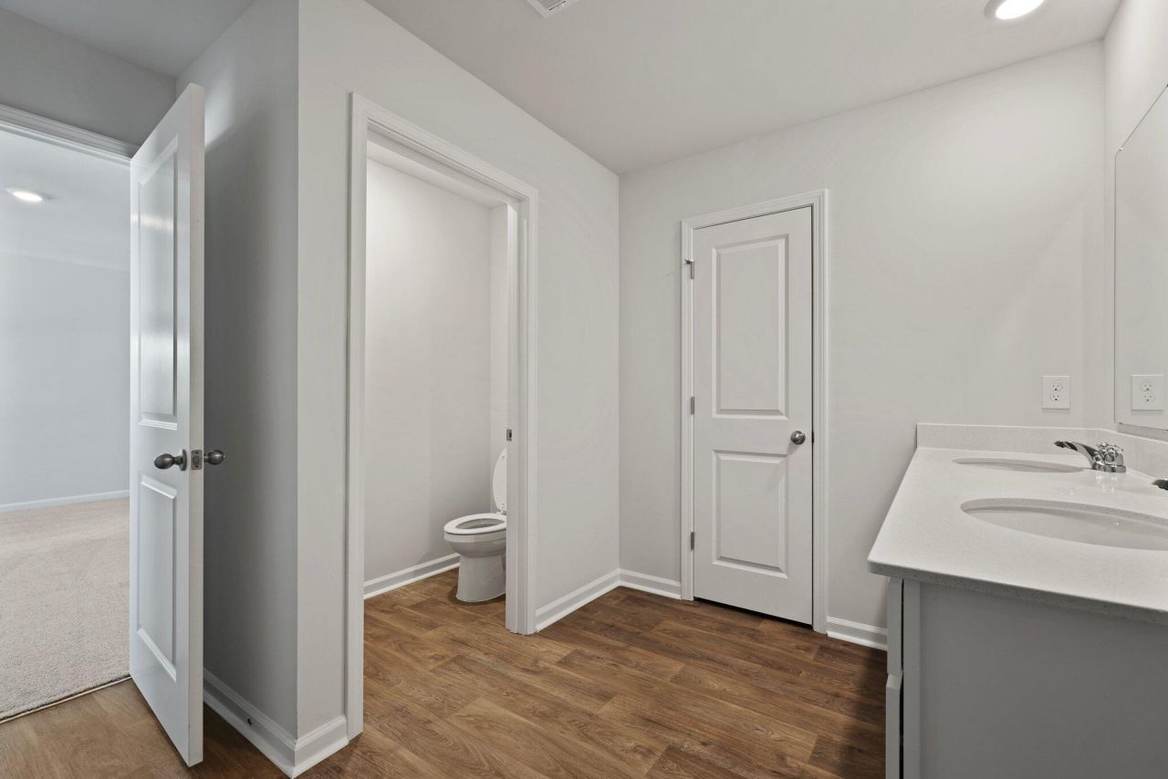 3996 Aberfeldy Lane Photo 32