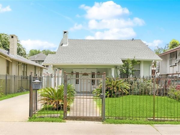 2831 CALHOUN Street, New Orleans, LA 70118