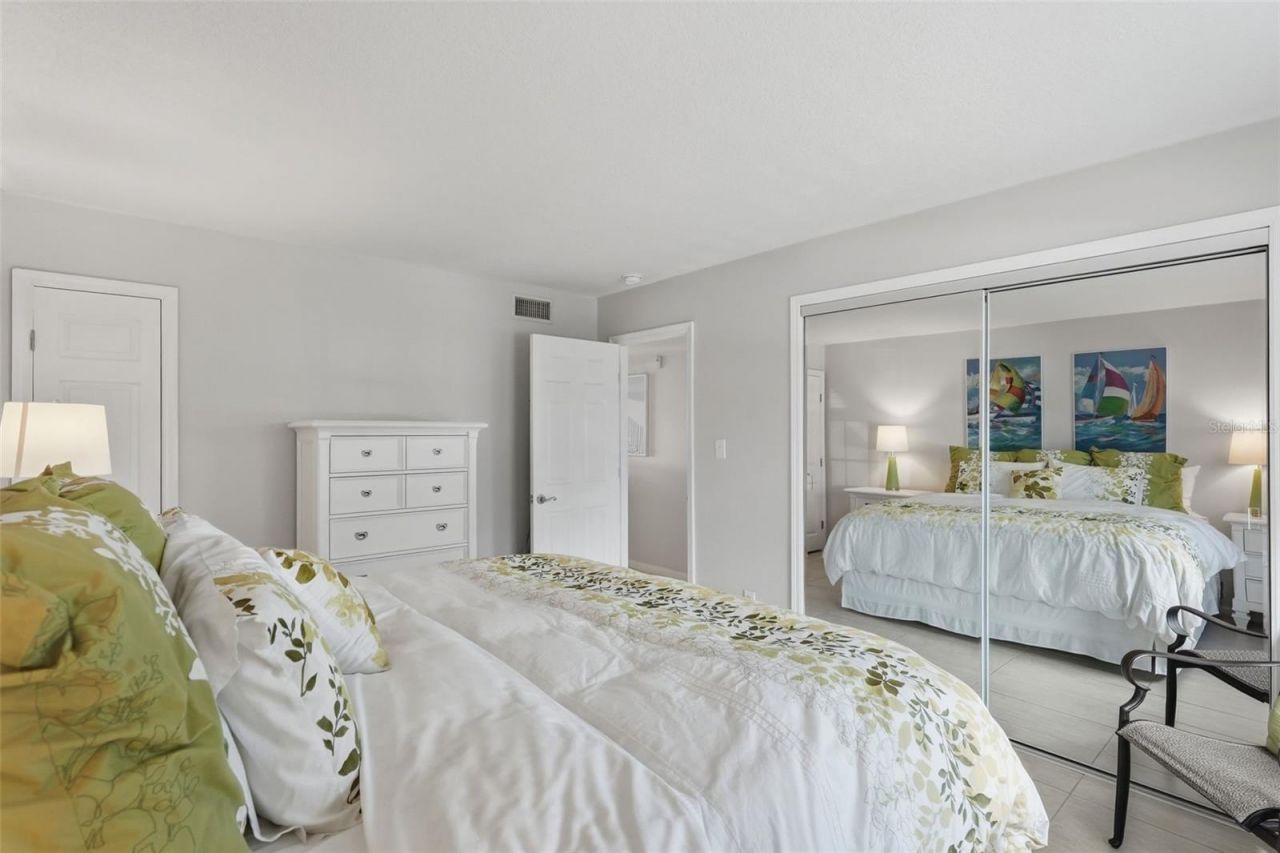 3783 Pompano, Unit B, Saint Petersburg, FL 33705 Photo