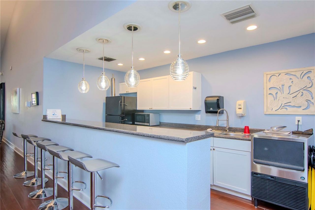 3783 Pompano, Unit B, Saint Petersburg, FL 33705 Photo