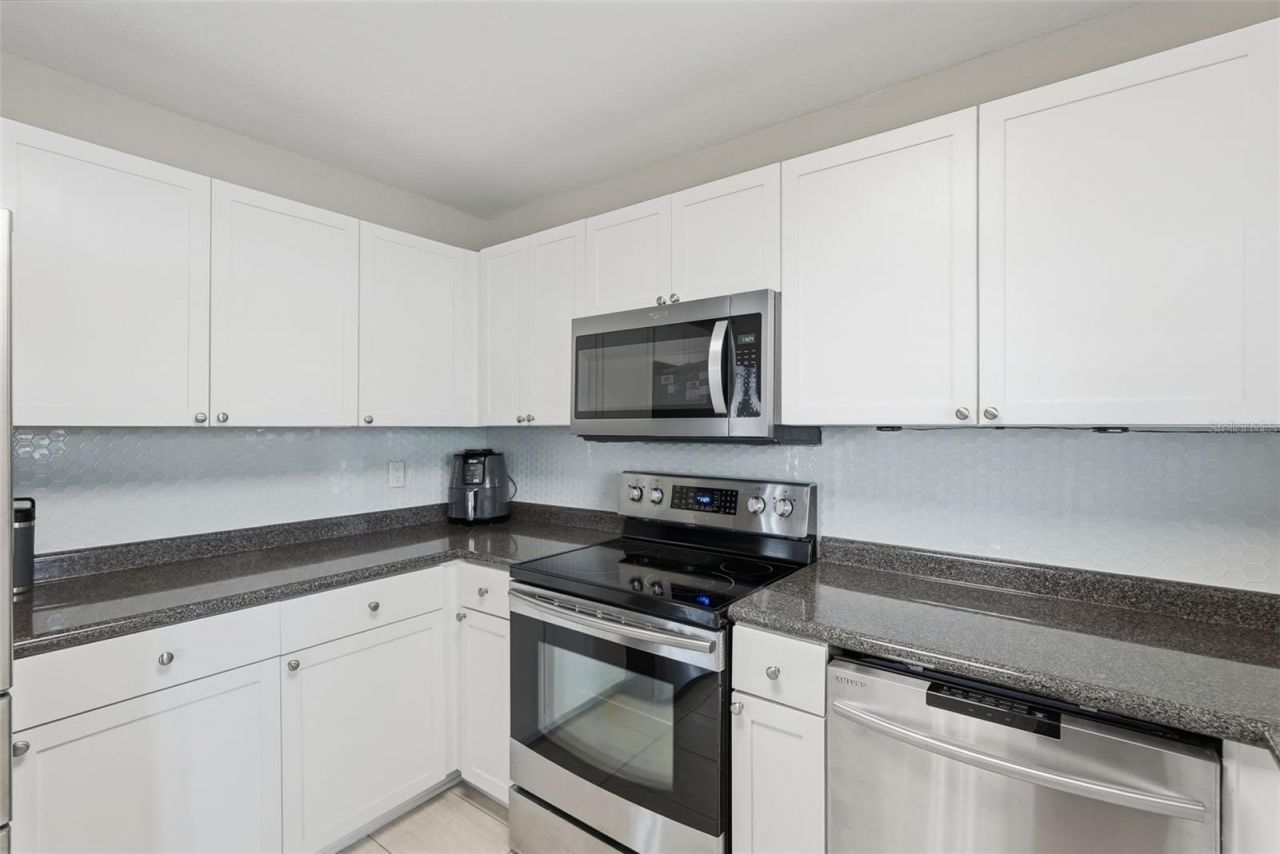 3783 Pompano, Unit B, Saint Petersburg, FL 33705 Photo