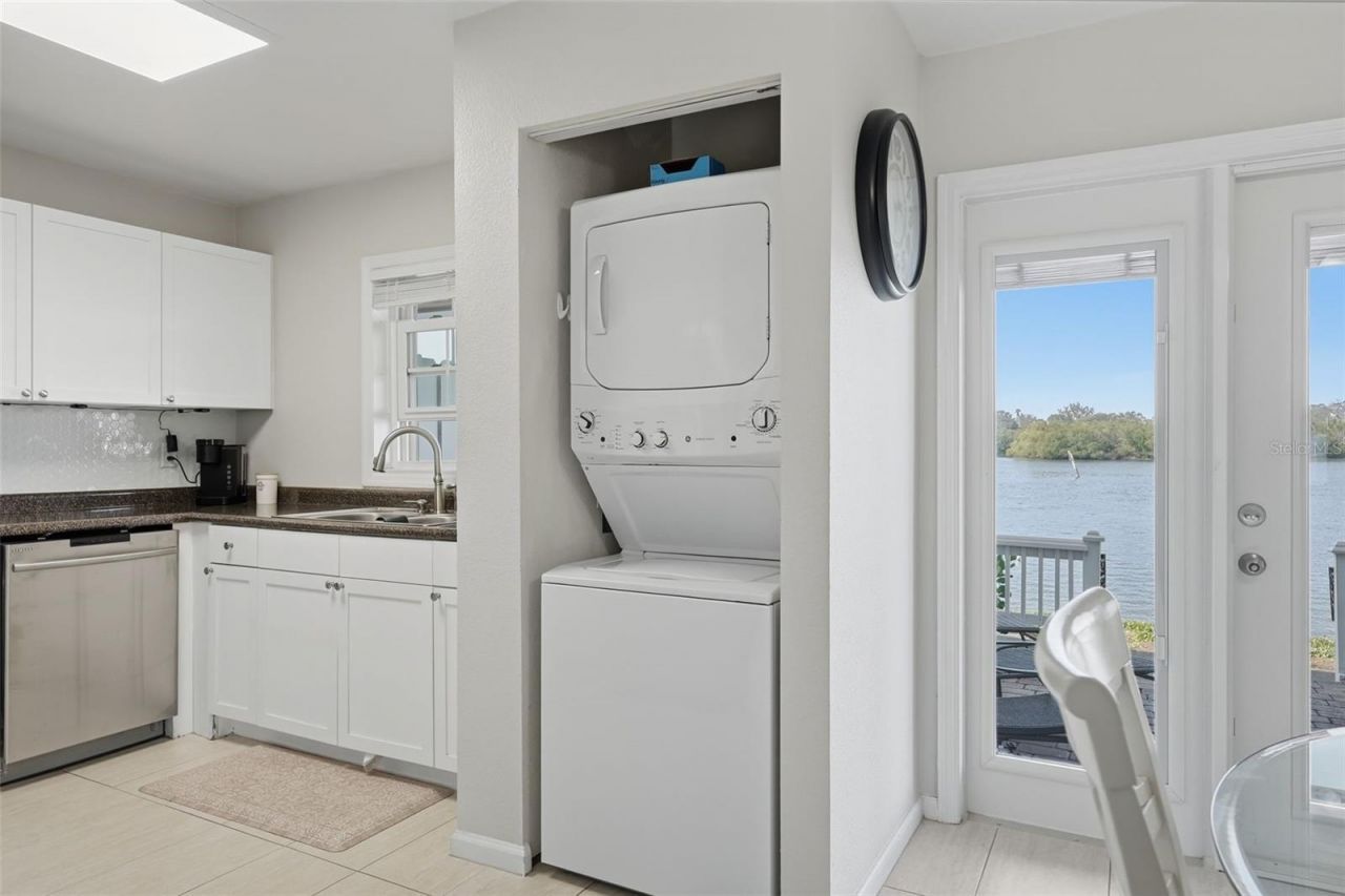 3783 Pompano, Unit B, Saint Petersburg, FL 33705 Photo