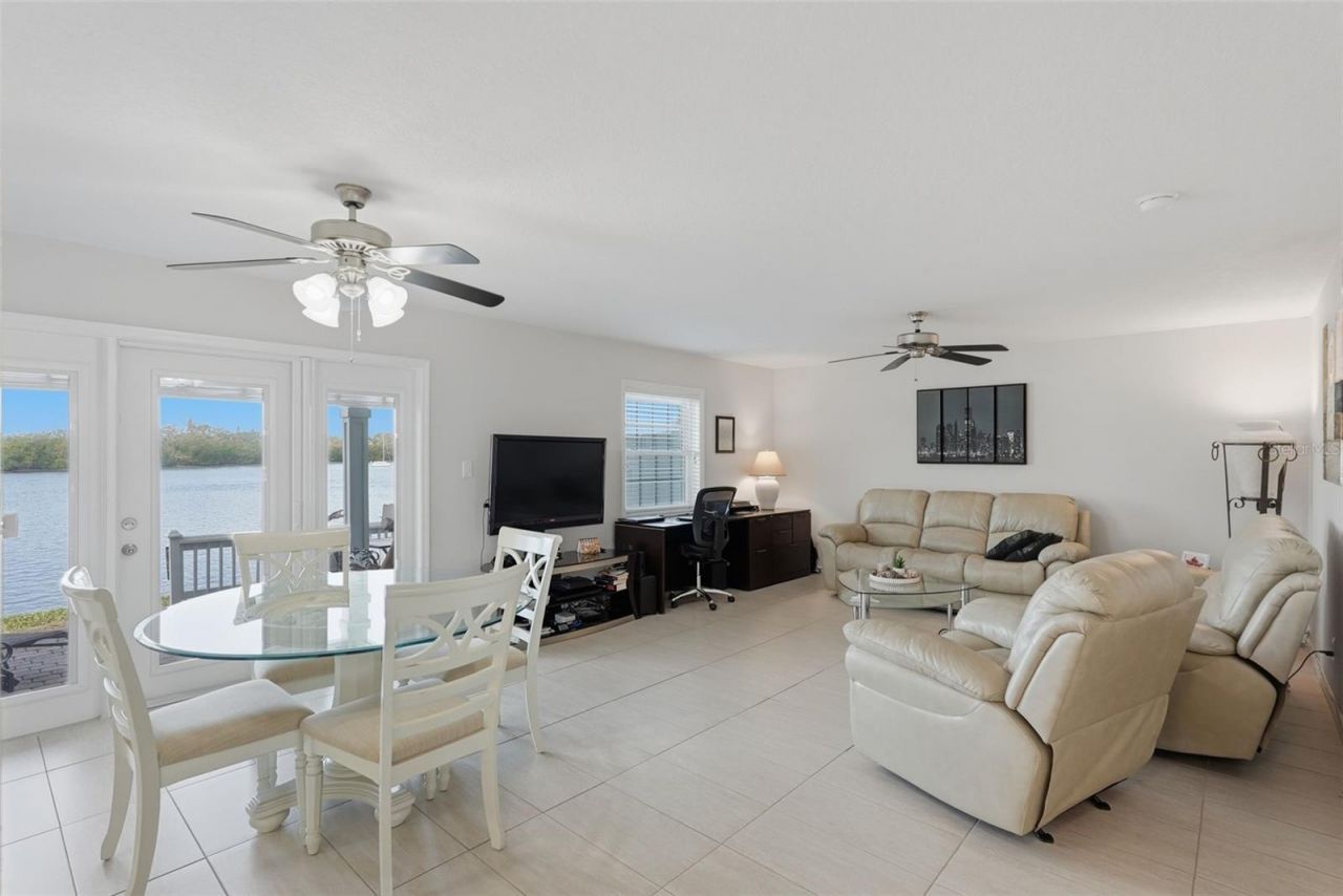 3783 Pompano, Unit B, Saint Petersburg, FL 33705 Photo