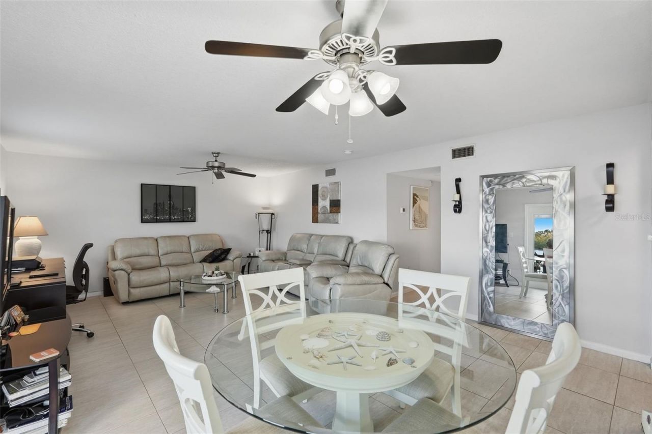 3783 Pompano, Unit B, Saint Petersburg, FL 33705 Photo