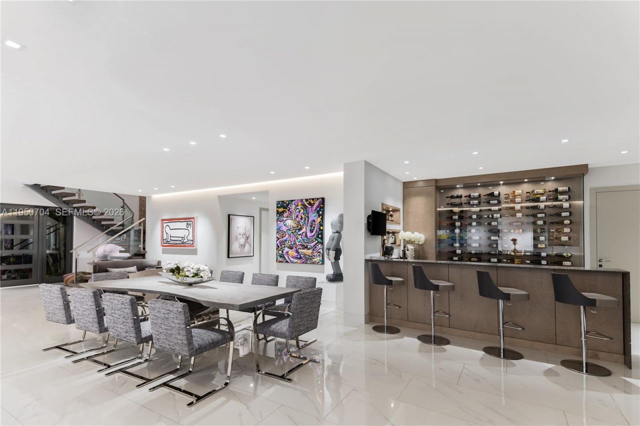 2370 Bayview Ln, North Miami, FL 33181 Photo