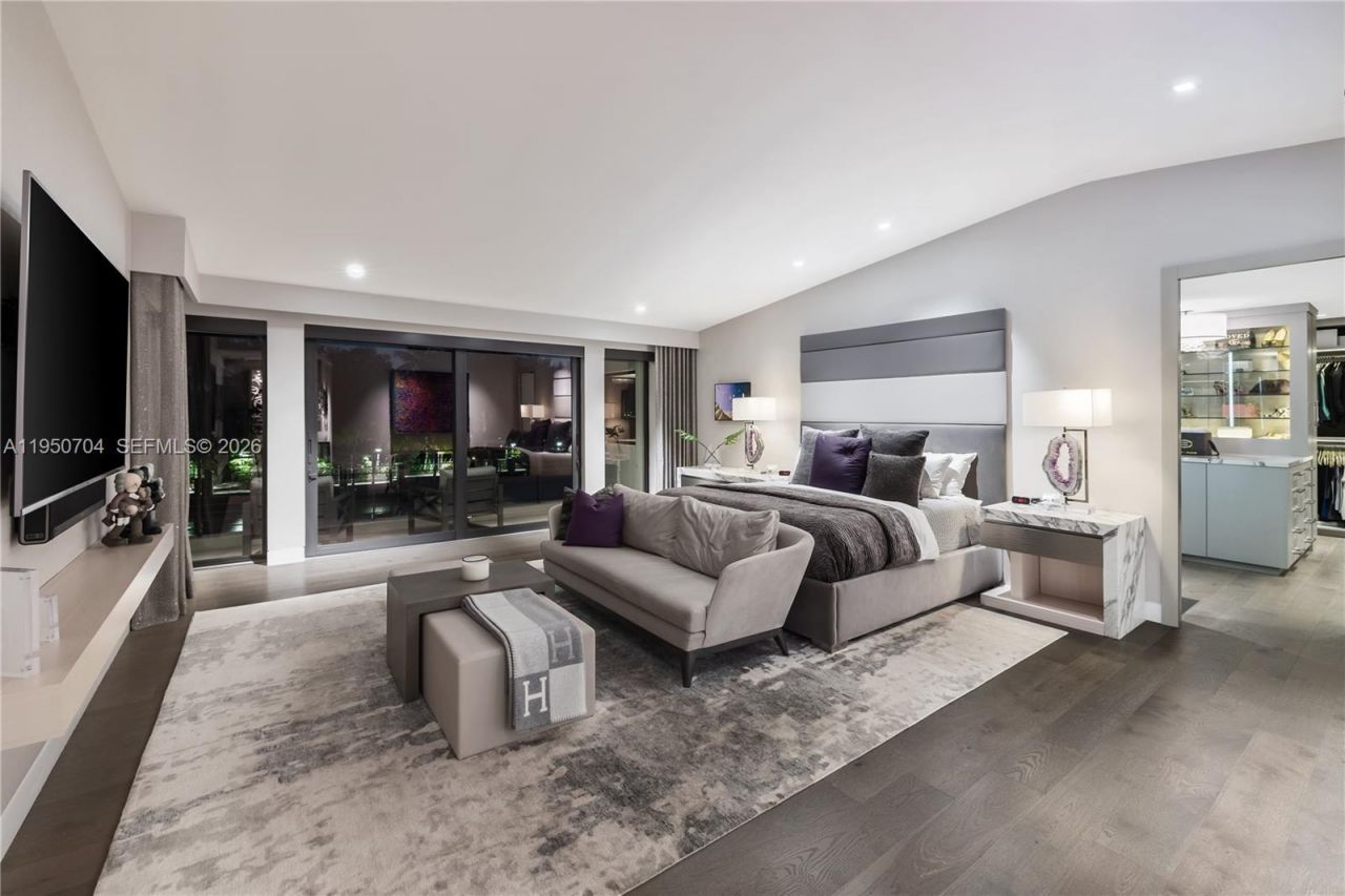 2370 Bayview Ln, North Miami, FL 33181 Photo