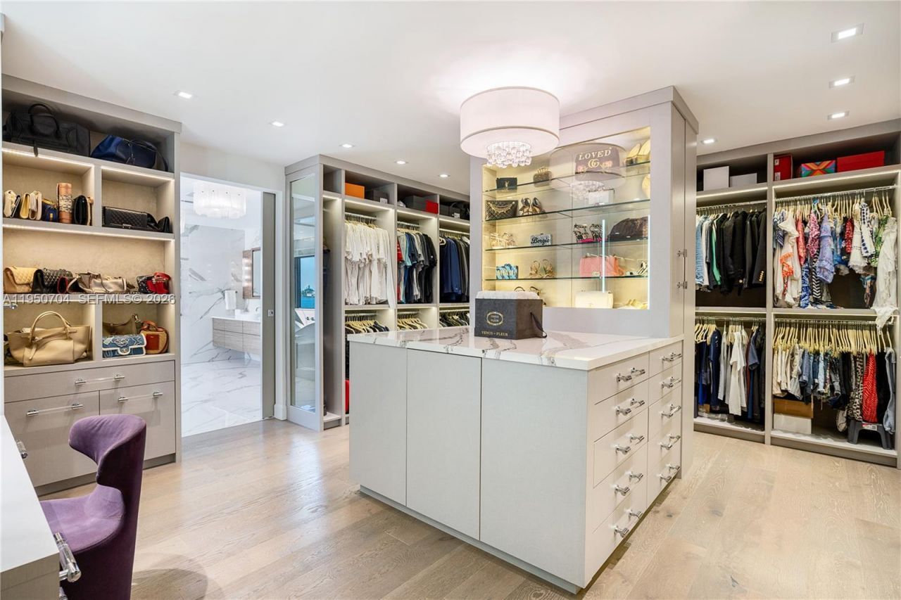 2370 Bayview Ln, North Miami, FL 33181 Photo