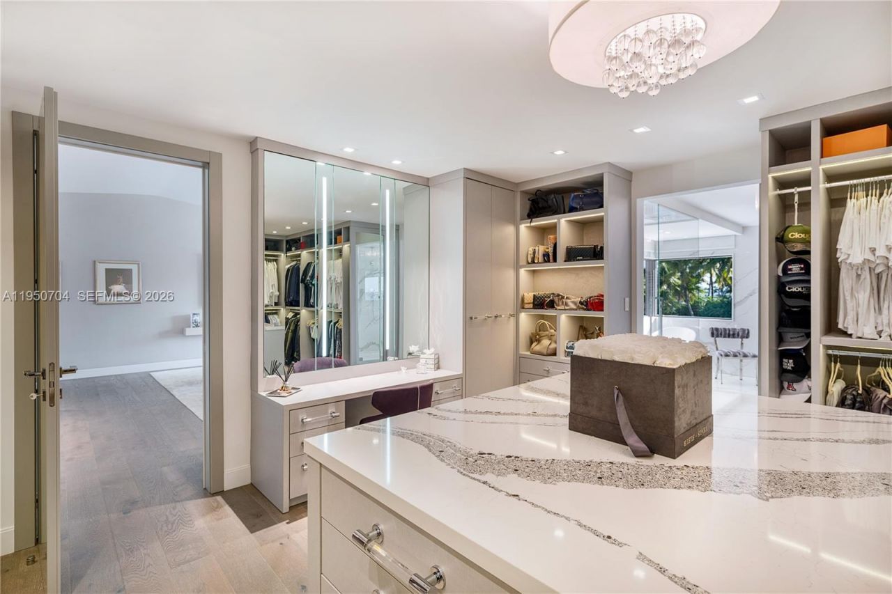 2370 Bayview Ln, North Miami, FL 33181 Photo