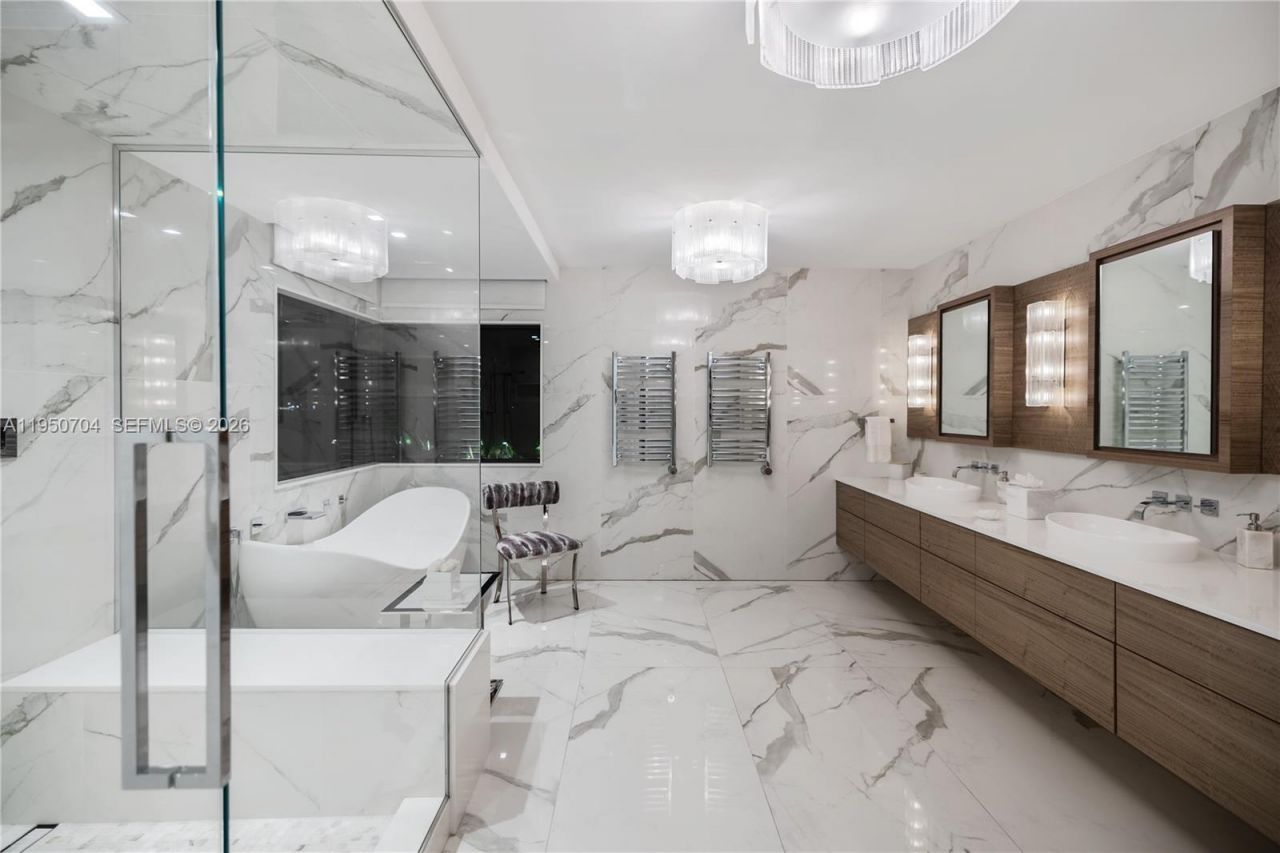 2370 Bayview Ln, North Miami, FL 33181 Photo