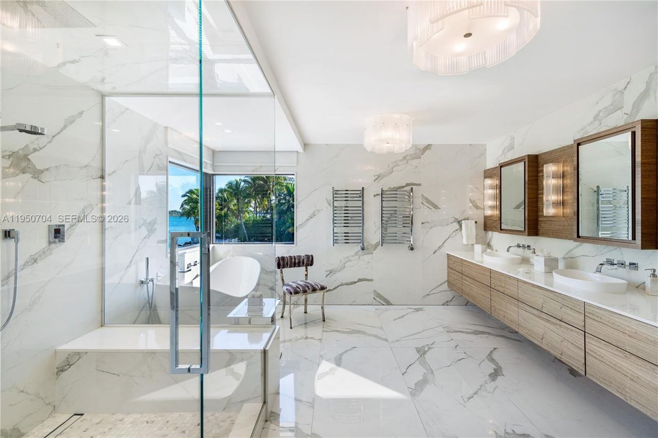 2370 Bayview Ln, North Miami, FL 33181 Photo