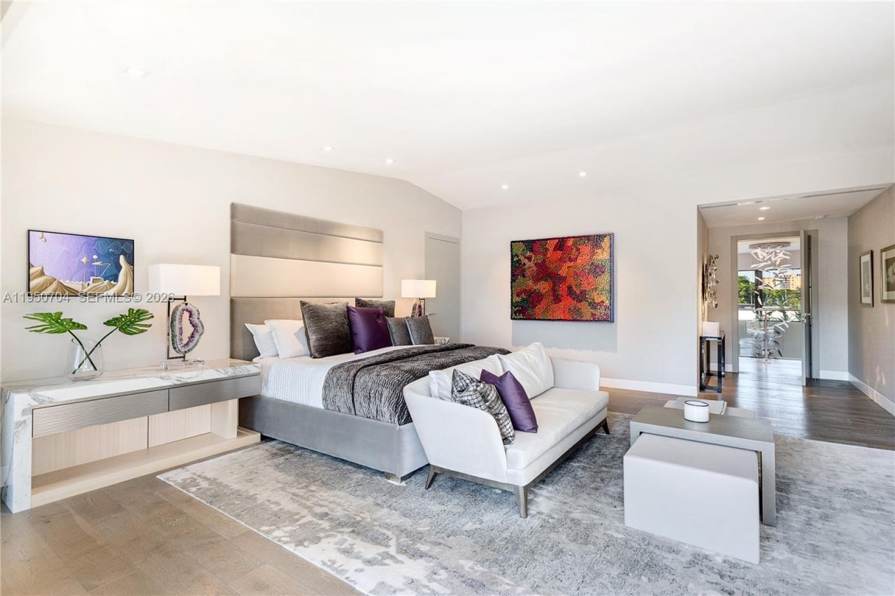 2370 Bayview Ln, North Miami, FL 33181 Photo