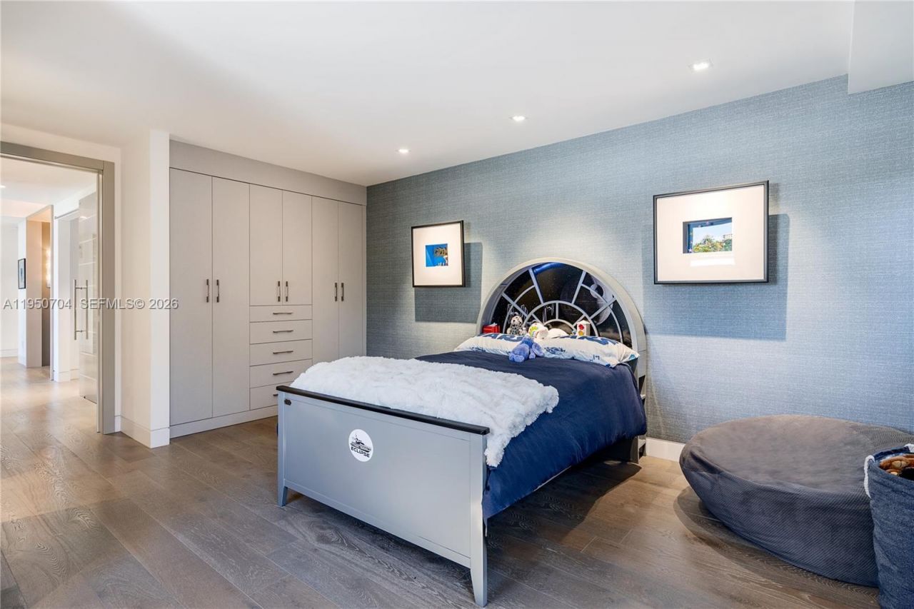 2370 Bayview Ln, North Miami, FL 33181 Photo