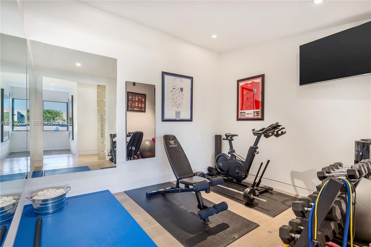 2370 Bayview Ln, North Miami, FL 33181 Photo