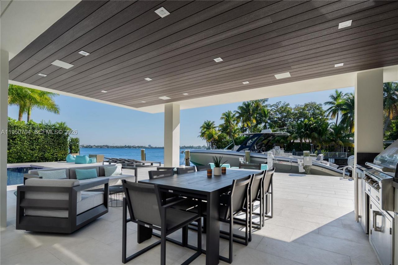 2370 Bayview Ln, North Miami, FL 33181 Photo