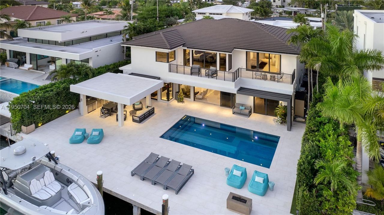 2370 Bayview Ln, North Miami, FL 33181 Photo