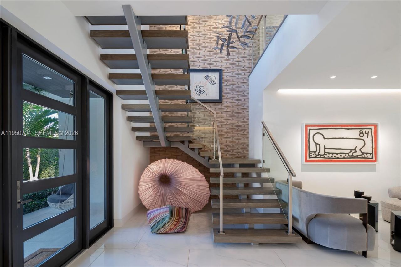 2370 Bayview Ln, North Miami, FL 33181 Photo