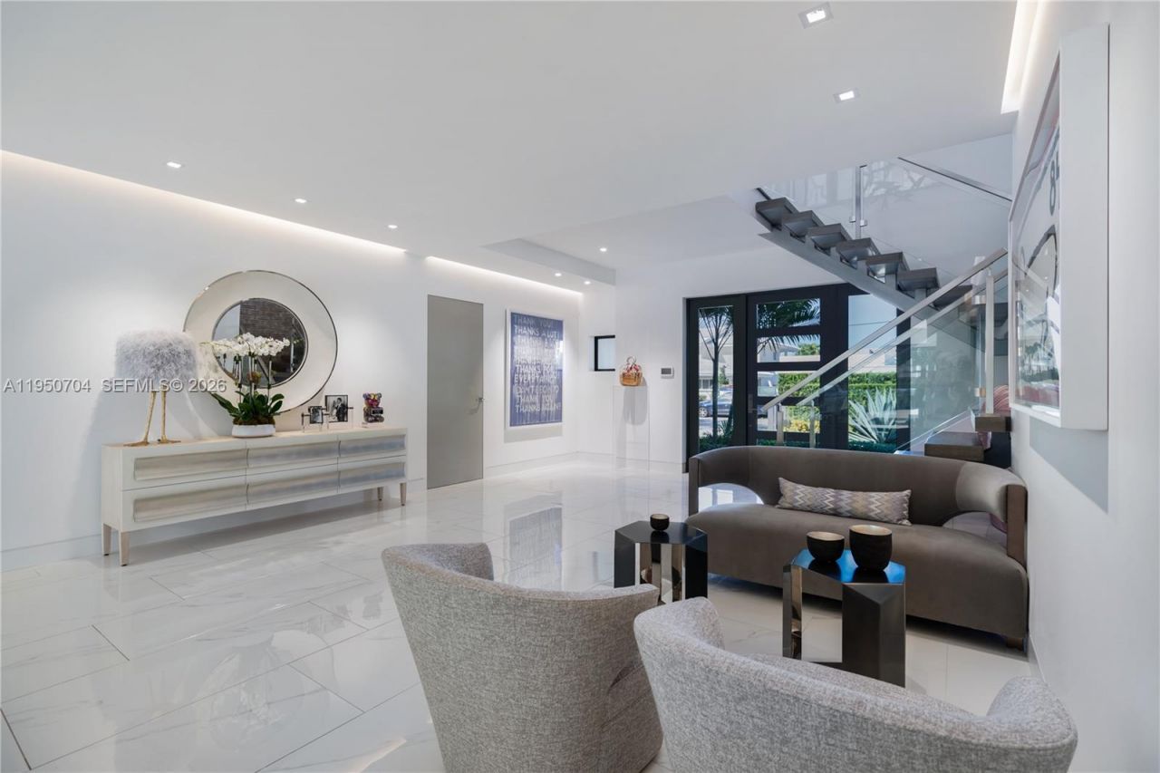 2370 Bayview Ln, North Miami, FL 33181 Photo