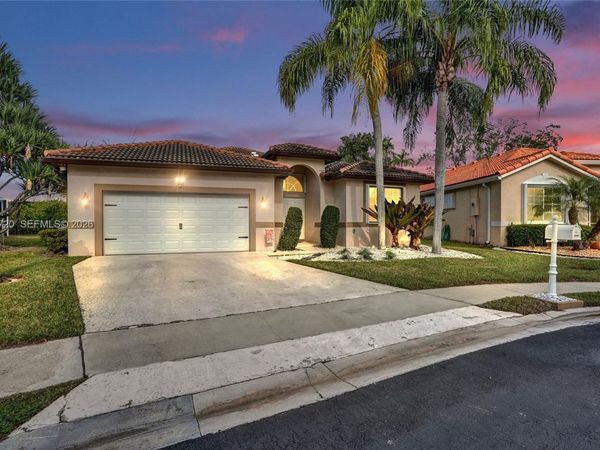 8795 NW 76th Pl, Tamarac, FL 33321