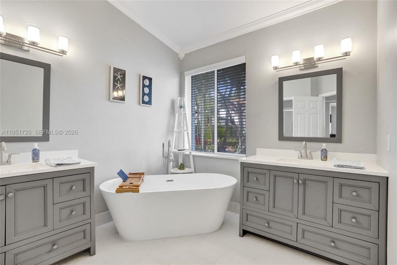 8795 NW 76th Pl, Tamarac, FL 33321 Photo