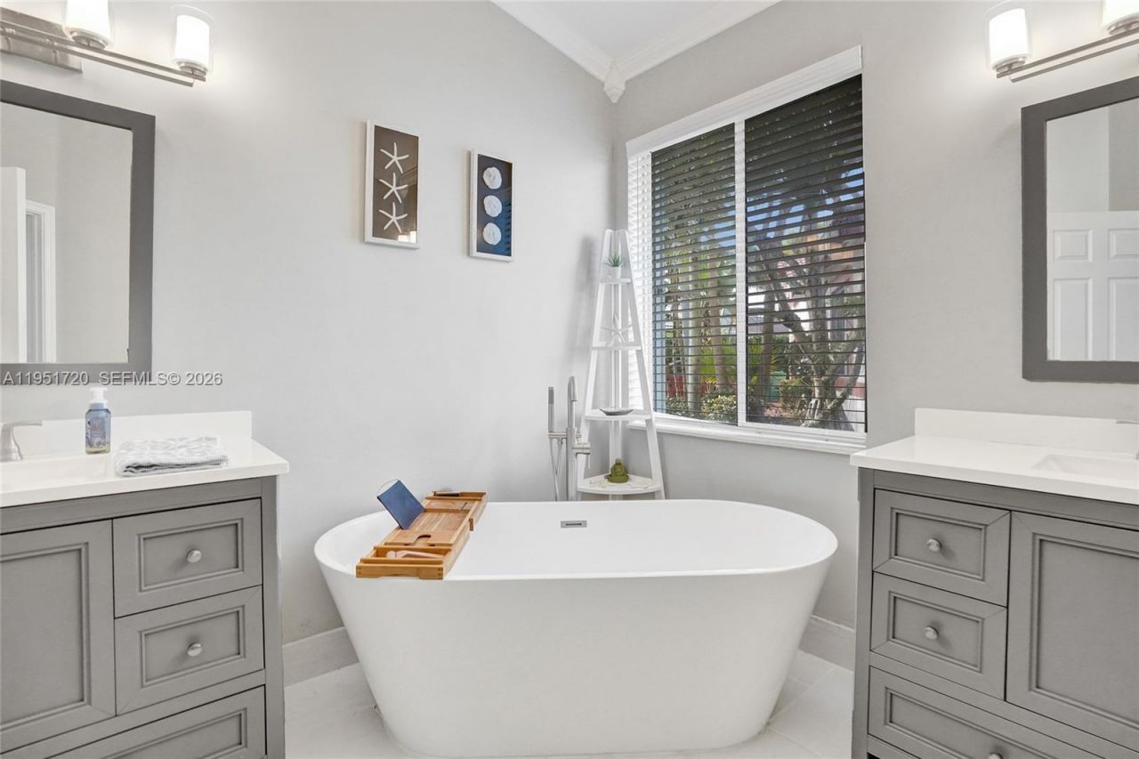 8795 NW 76th Pl, Tamarac, FL 33321 Photo