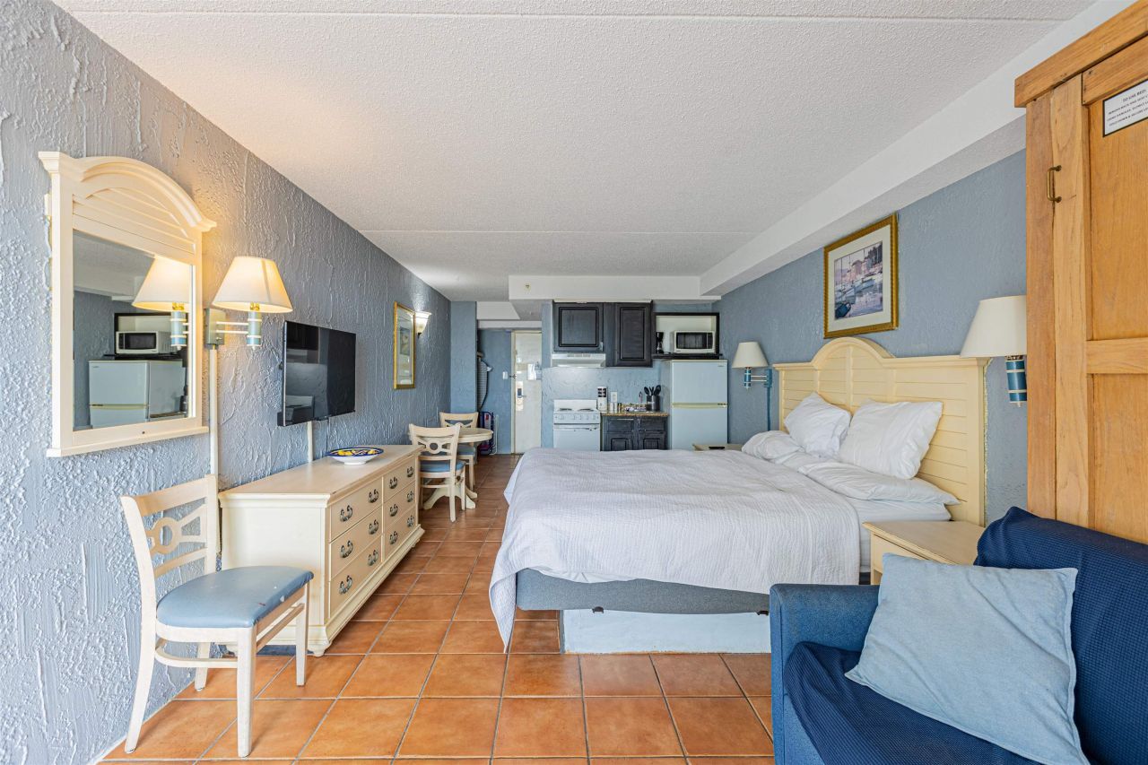 1207 S Ocean Blvd. Photo 9