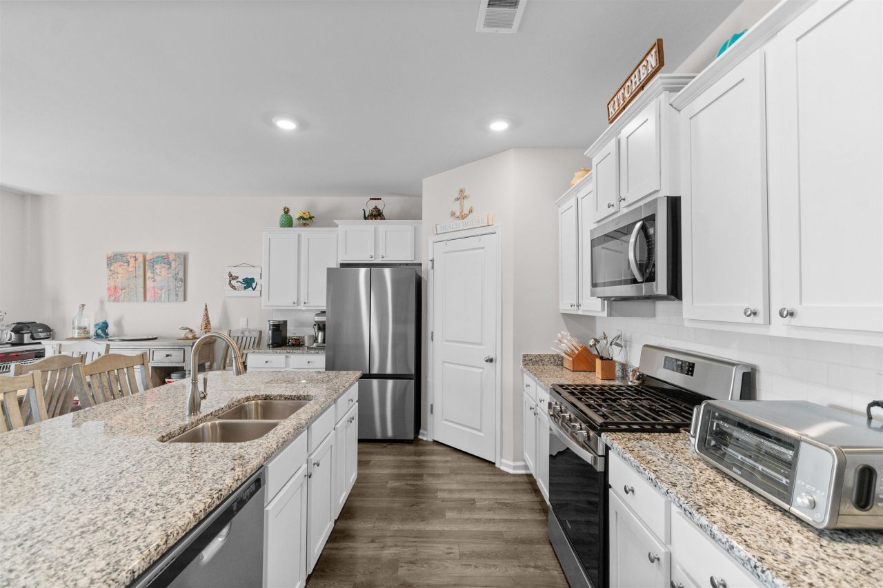 2140 Ainsley Dr. Photo 4