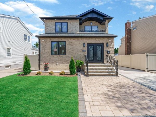 918 N 6th Street, North New Hyde Park, NY 11040