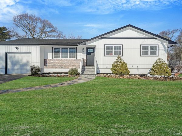 45 Oaklawn Avenue, Farmingville, NY 11738