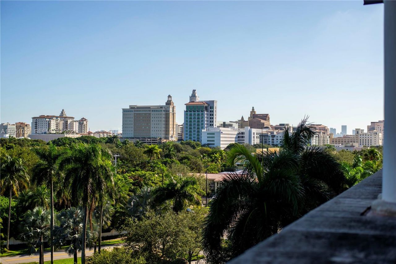 626 Coral Way, Unit 604, Coral Gables, FL 33134 Photo