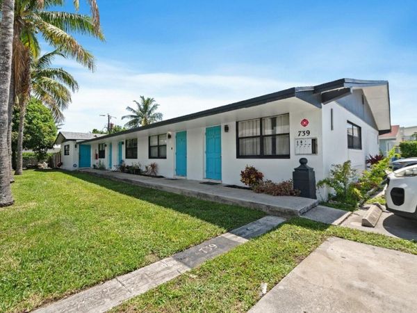 739 NE 13th Ct, Fort Lauderdale, FL 33304
