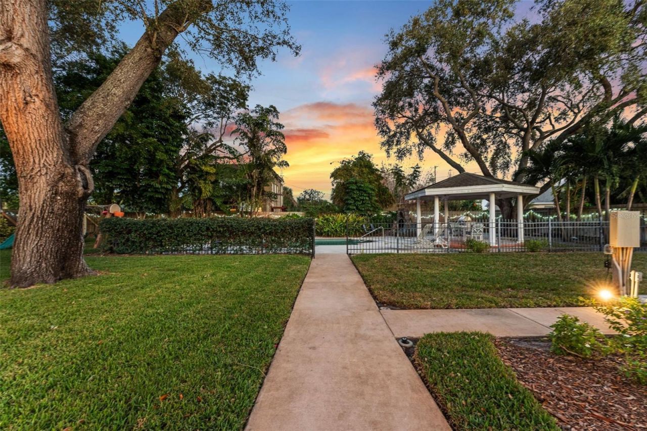 231 72nd Street N, Saint Petersburg, FL 33710 Photo