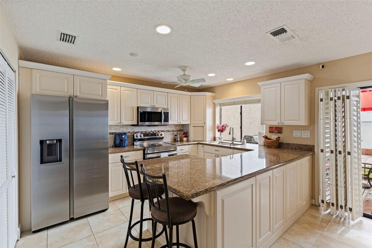 5668 Escondida Boulevard S, Saint Petersburg, FL 33715 Photo