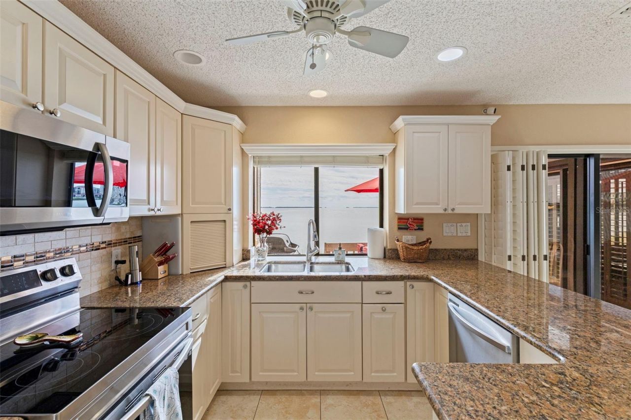 5668 Escondida Boulevard S, Saint Petersburg, FL 33715 Photo