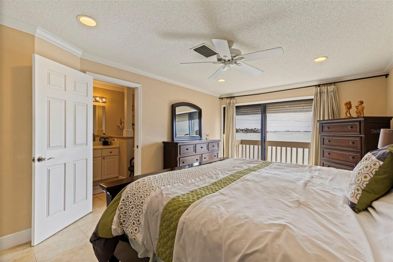 5668 Escondida Boulevard S, Saint Petersburg, FL 33715 Photo