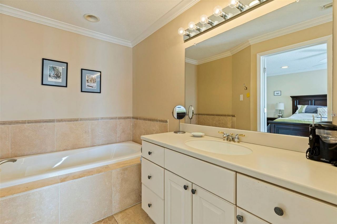 5668 Escondida Boulevard S, Saint Petersburg, FL 33715 Photo