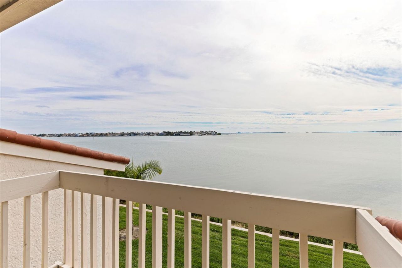 5668 Escondida Boulevard S, Saint Petersburg, FL 33715 Photo