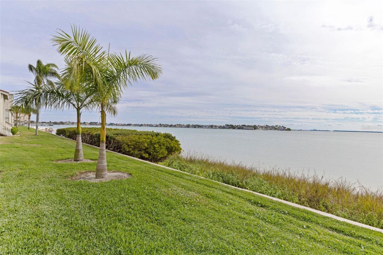 5668 Escondida Boulevard S, Saint Petersburg, FL 33715 Photo