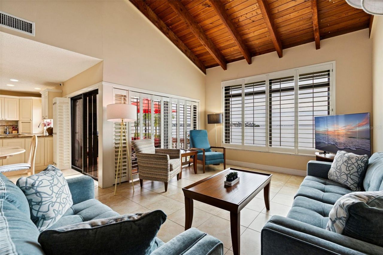 5668 Escondida Boulevard S, Saint Petersburg, FL 33715 Photo